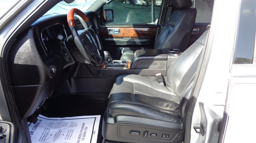 2015 Lincoln Navigator - $18,999