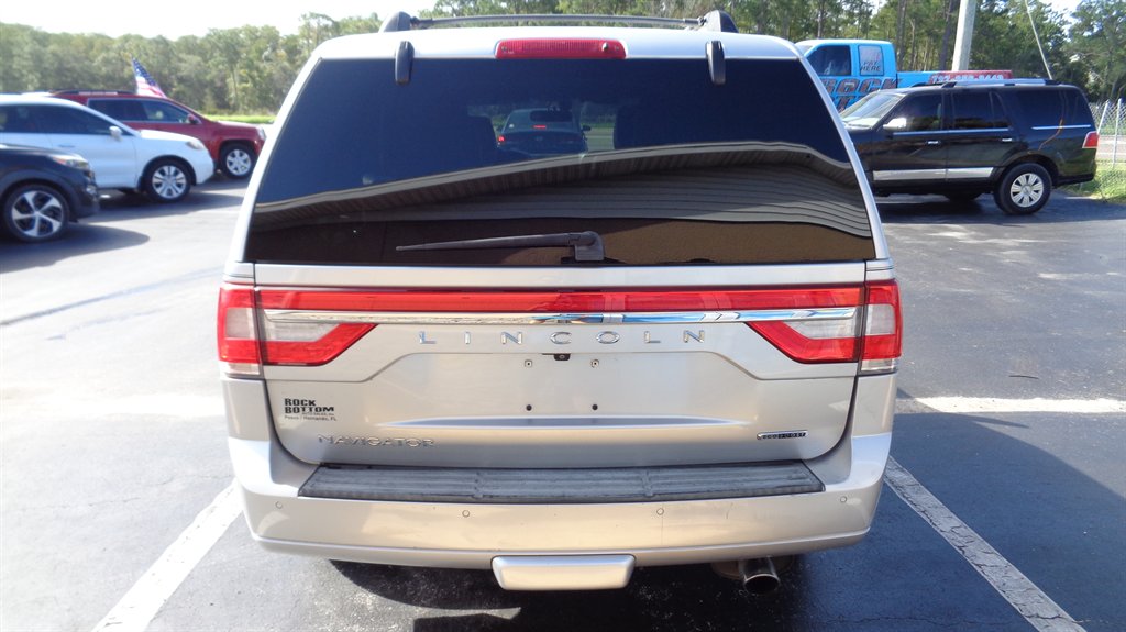 2015 Lincoln Navigator - $18,999