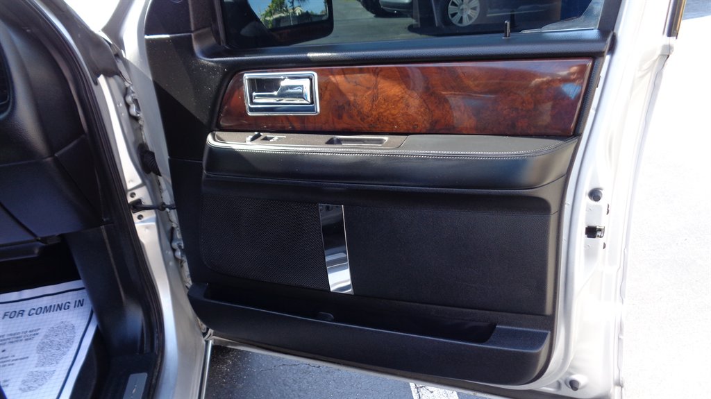 2015 Lincoln Navigator - $18,999