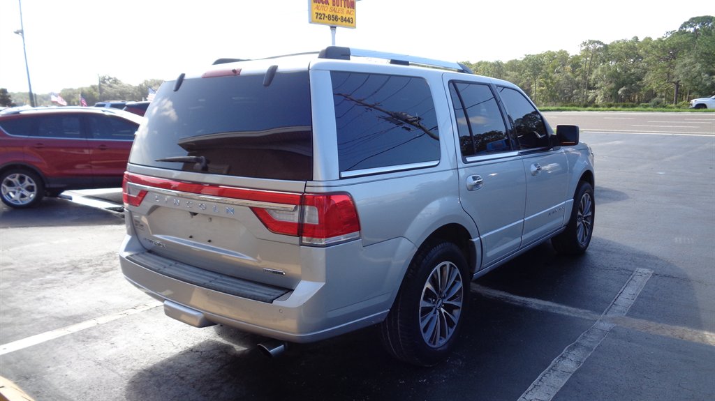 2015 Lincoln Navigator - $18,999