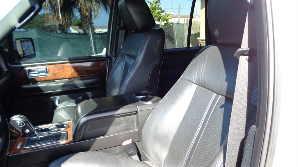 2015 Lincoln Navigator - $18,999