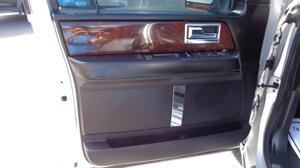 2015 Lincoln Navigator - $18,999