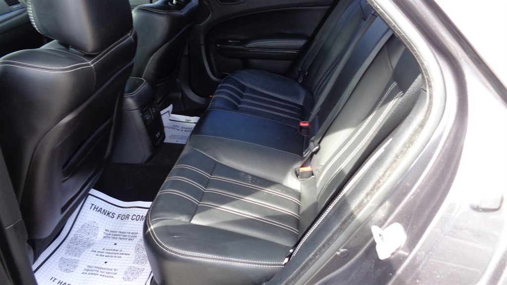 2016 Chrysler 300 - $18,499