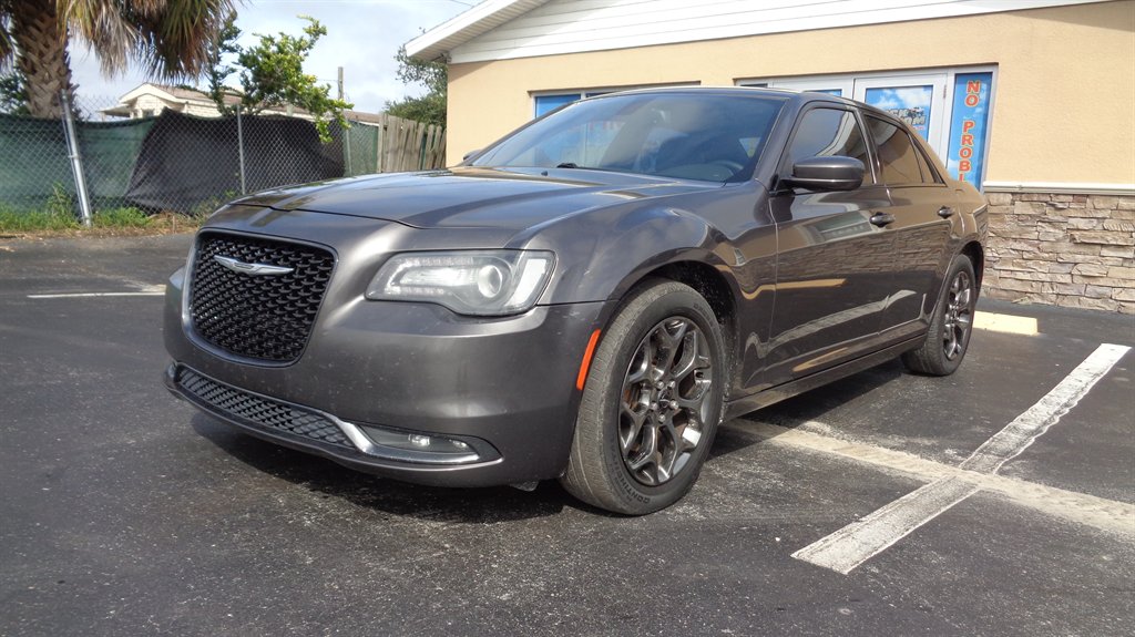 2016 Chrysler 300 - $18,499