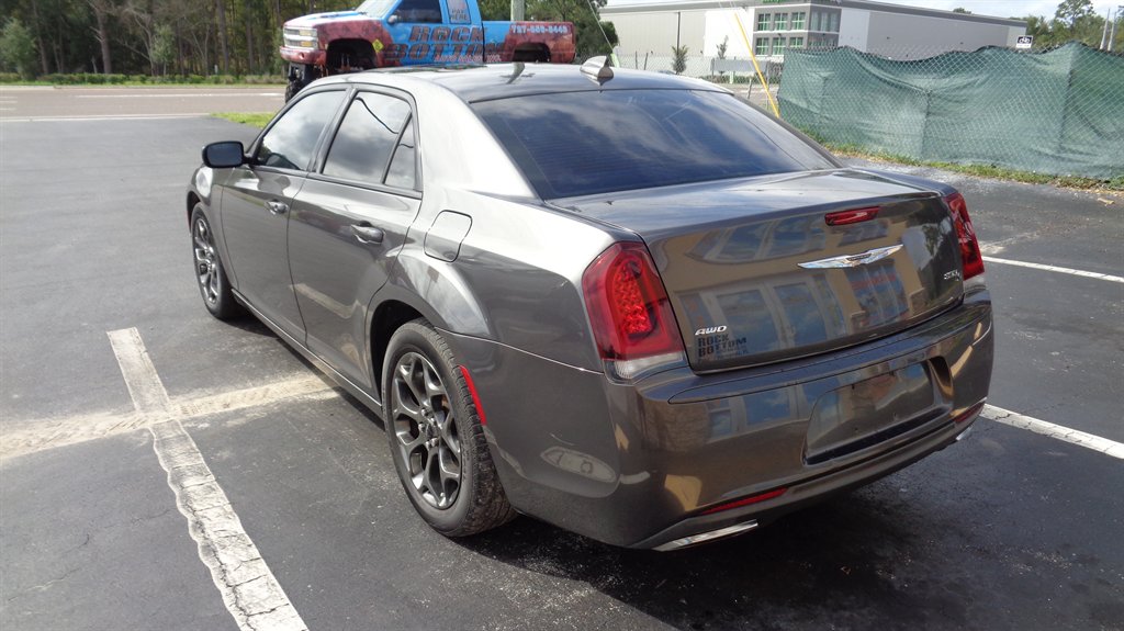 2016 Chrysler 300 - $18,499