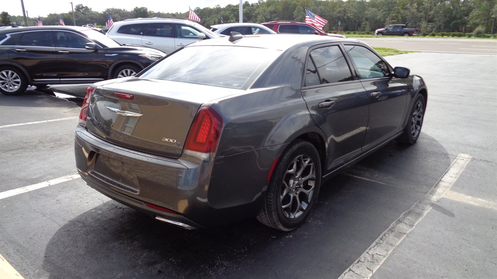2016 Chrysler 300 - $18,499