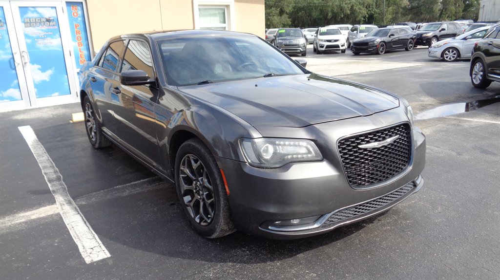 2016 Chrysler 300 - $18,499