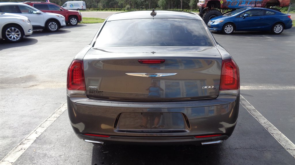 2016 Chrysler 300 - $18,499