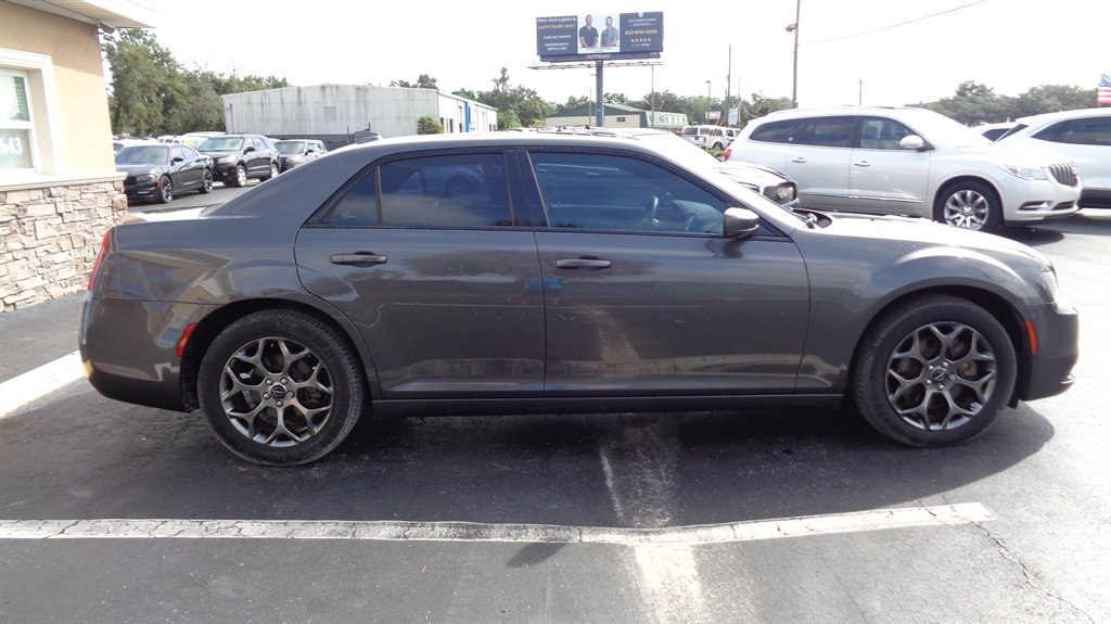 2016 Chrysler 300 - $18,499