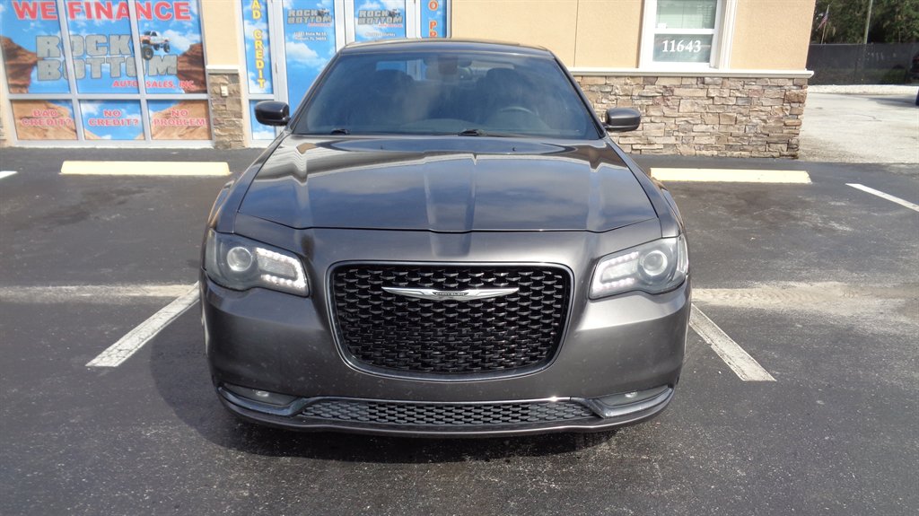 2016 Chrysler 300 - $18,499