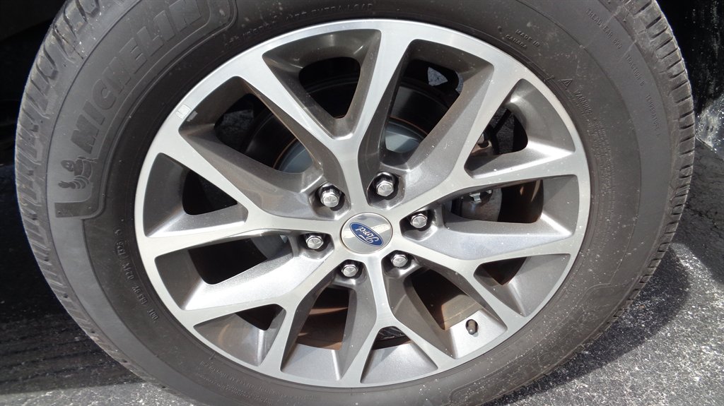 2016 Ford Expedition - $17,999