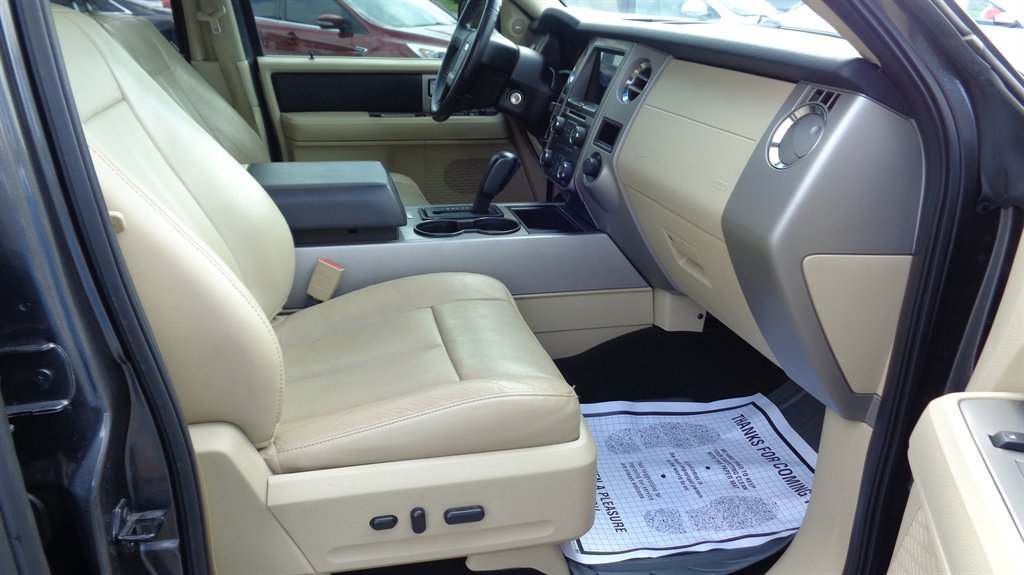 2016 Ford Expedition - $17,999