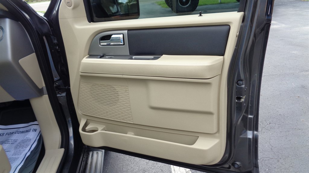 2016 Ford Expedition - $17,999
