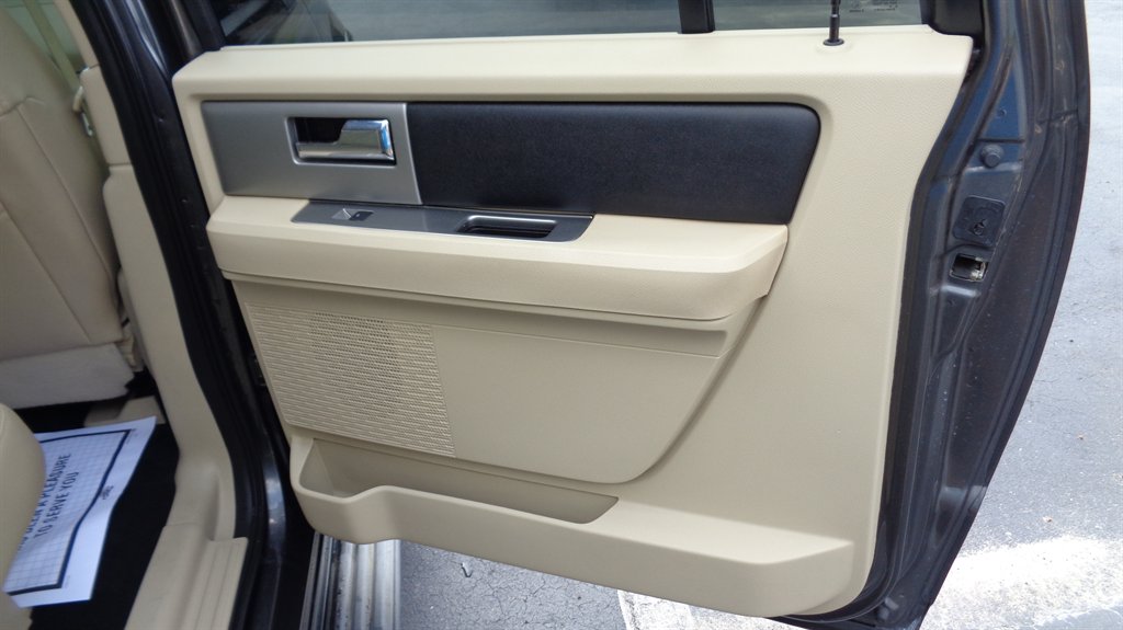 2016 Ford Expedition - $17,999