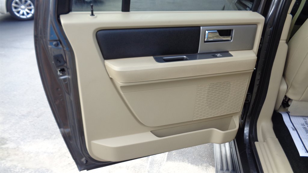 2016 Ford Expedition - $17,999