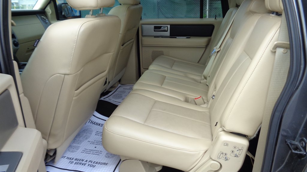2016 Ford Expedition - $17,999