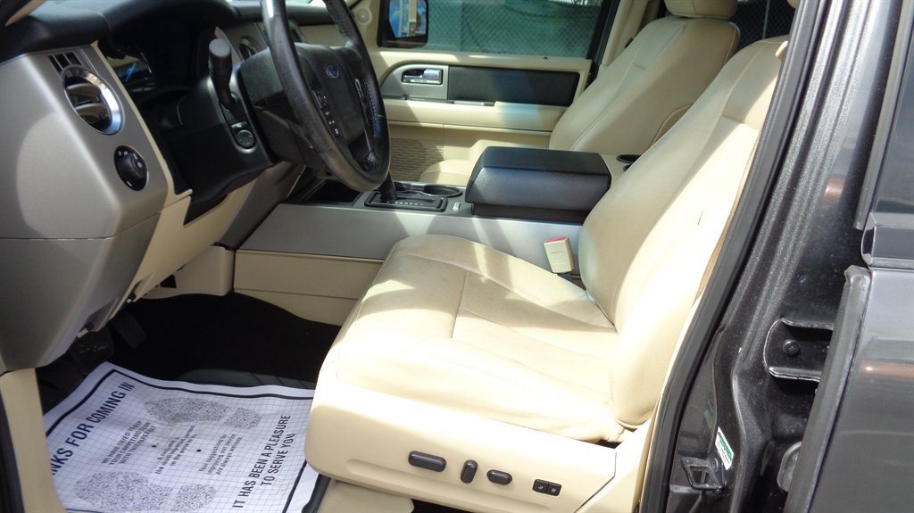 2016 Ford Expedition - $17,999