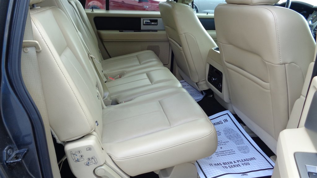 2016 Ford Expedition - $17,999
