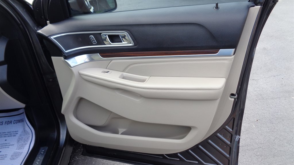 2018 Ford Explorer - $18,999