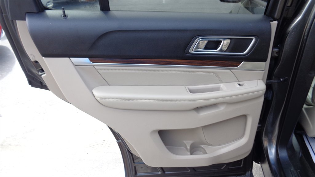 2018 Ford Explorer - $18,999