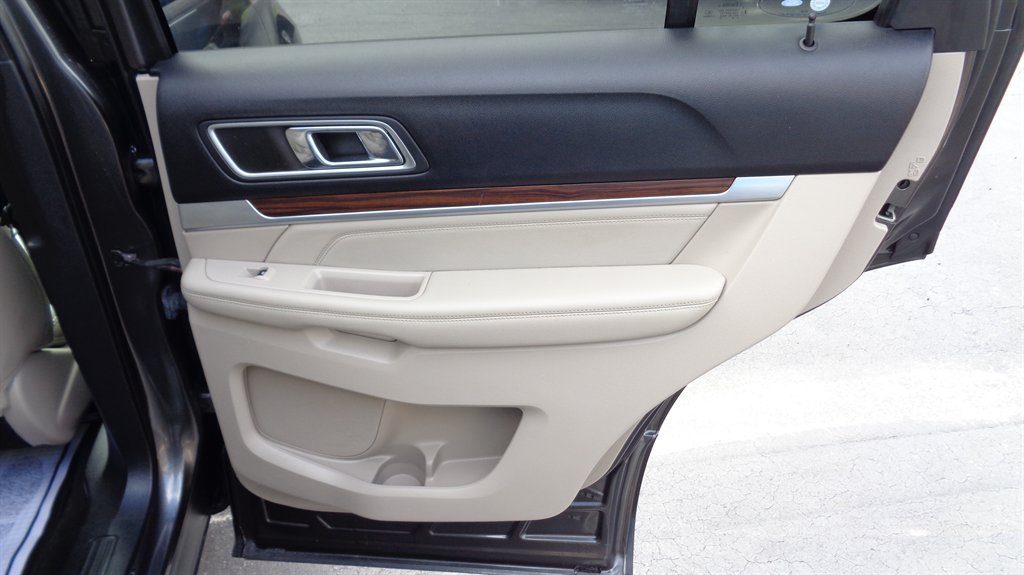 2018 Ford Explorer - $18,999