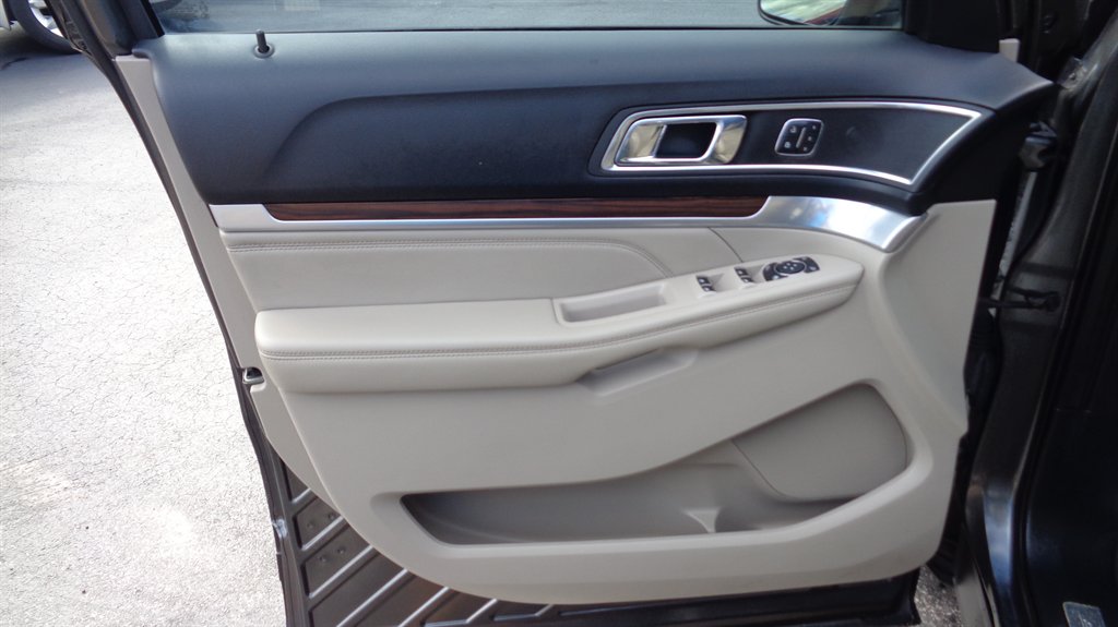 2018 Ford Explorer - $18,999