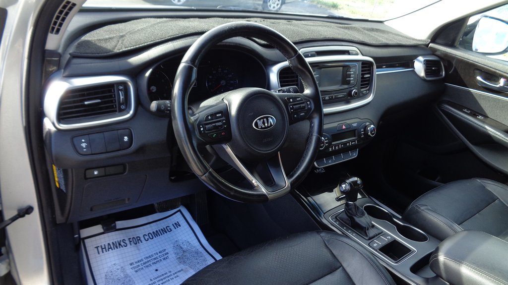2016 Kia Sorento - $16,499
