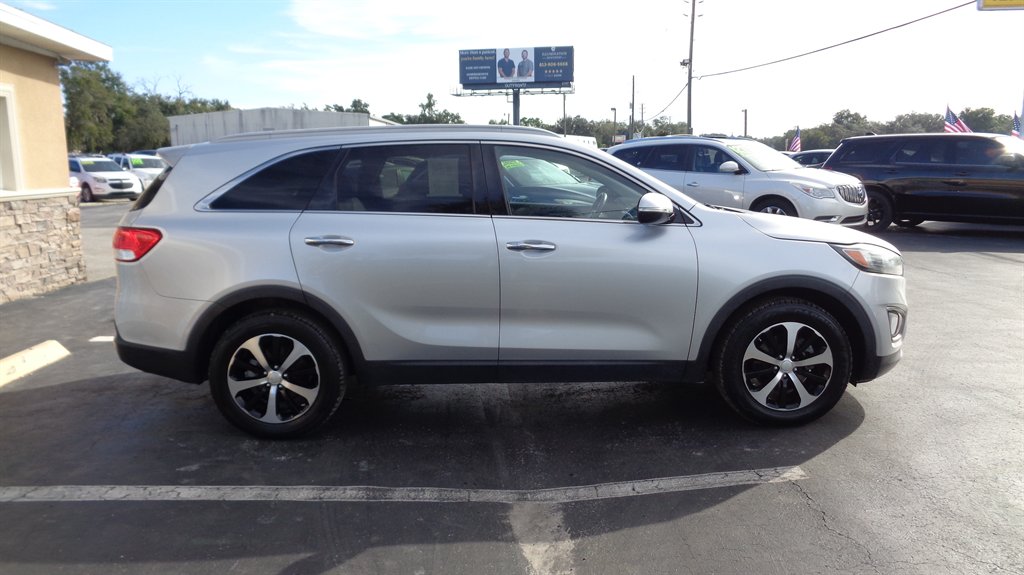2016 Kia Sorento - $16,499