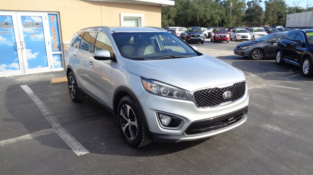 2016 Kia Sorento - $16,499