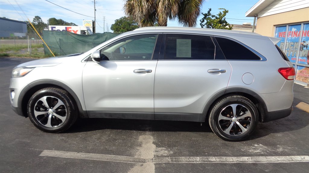2016 Kia Sorento - $16,499