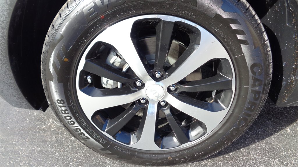 2016 Kia Sorento - $16,499
