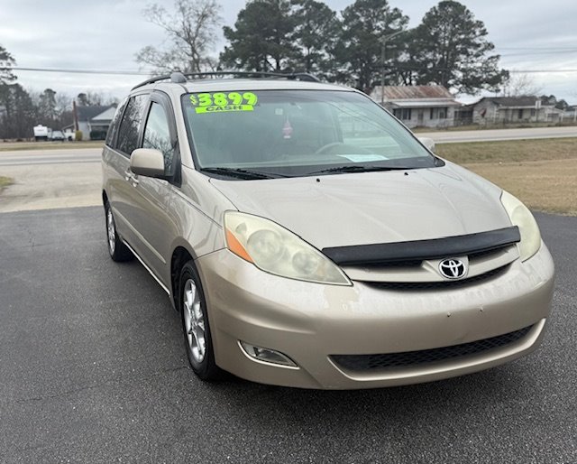 2006 Toyota Sienna XLE 7 Passenger photo