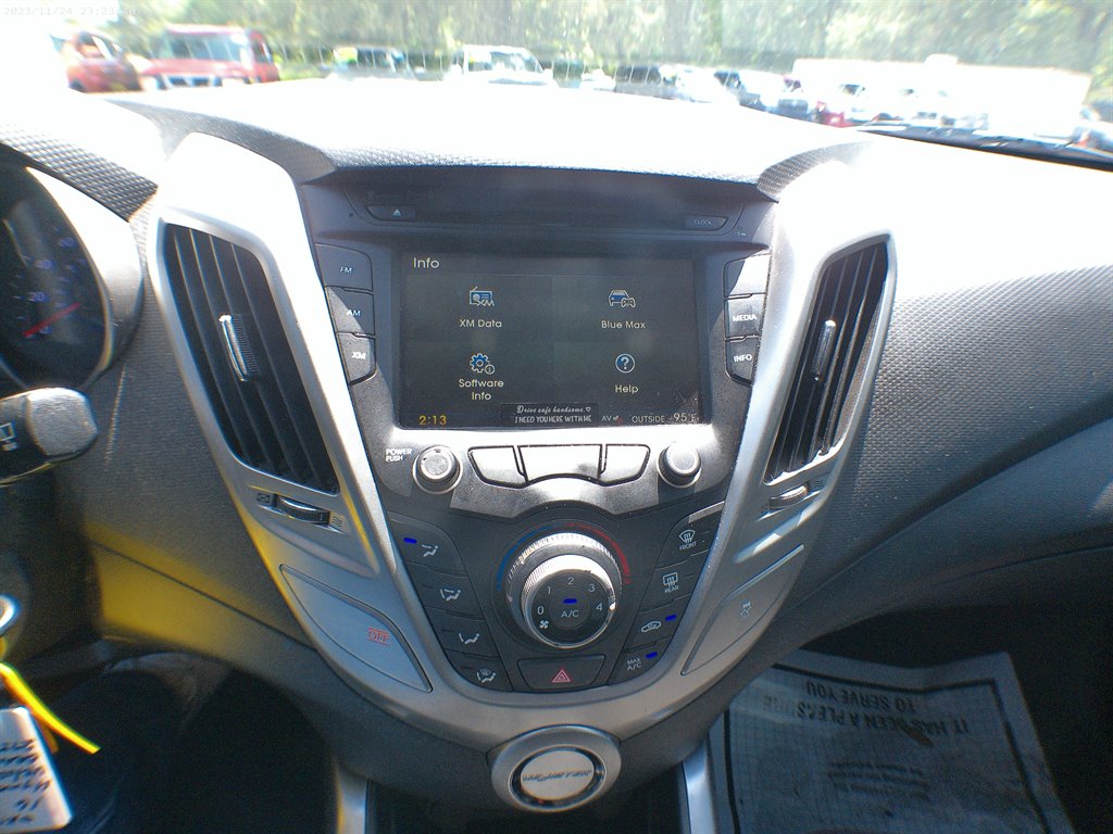 2016 Hyundai Veloster photo
