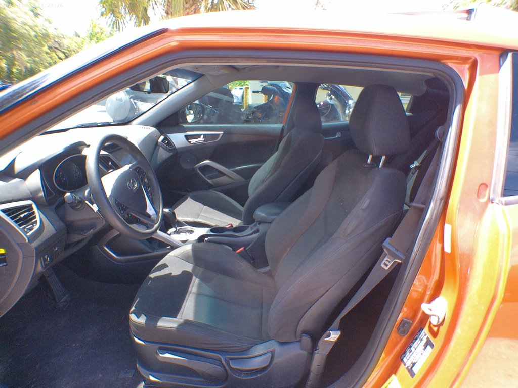 2016 Hyundai Veloster photo