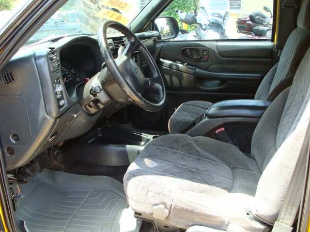 2002 Chevrolet S-10 LS photo