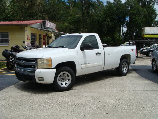 The 2007 Chevrolet Silverado 1500 Work Truck photos