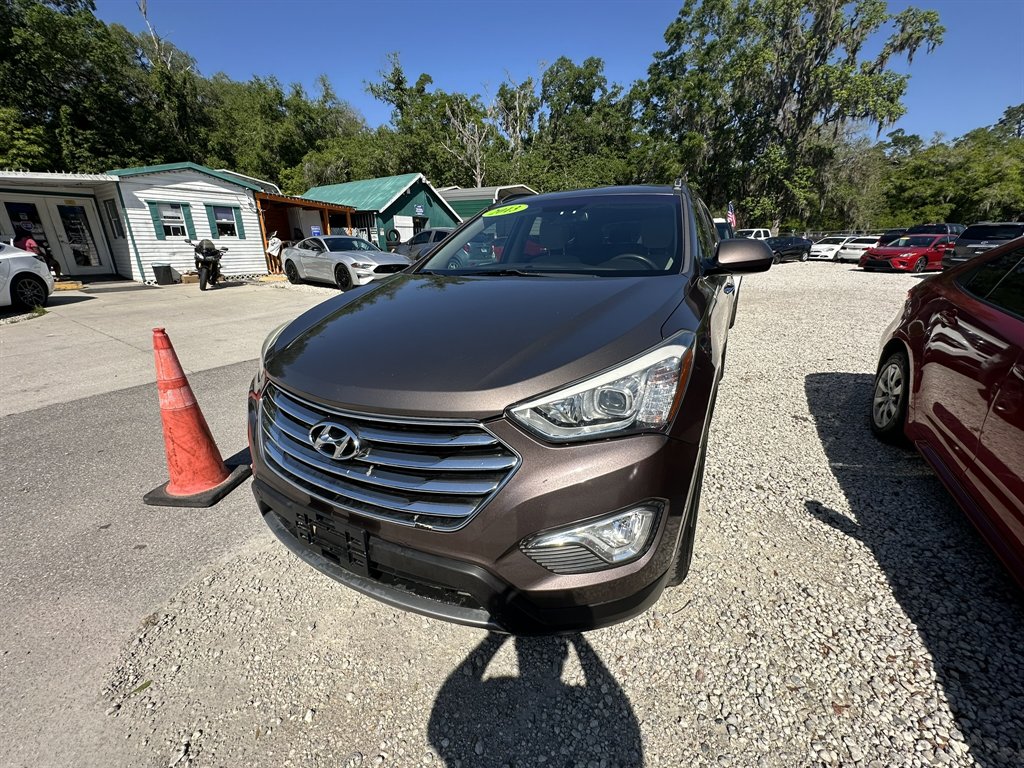 The 2013 Hyundai Santa Fe GLS photos