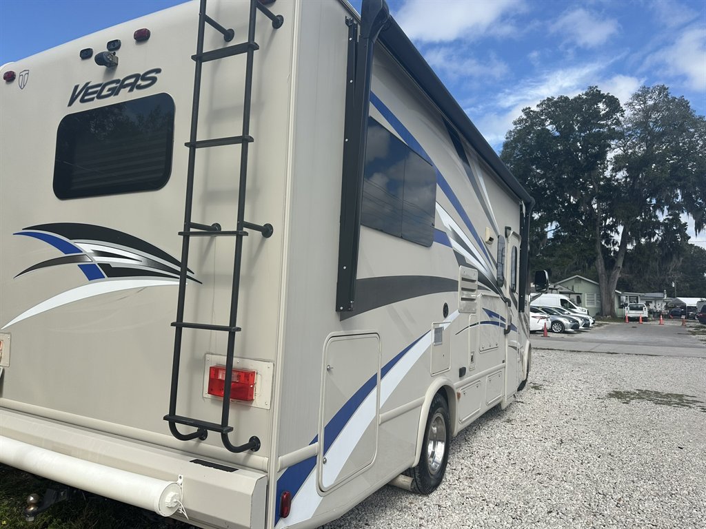 2015 Ford E-350 Super Duty