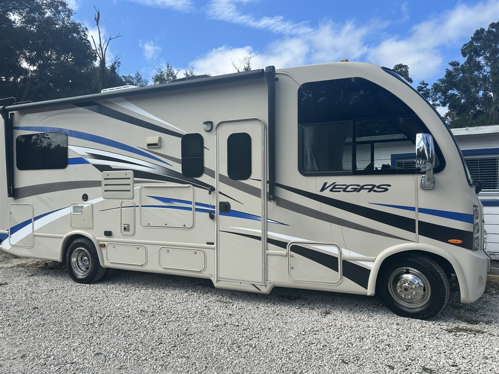 2015 Ford E-350 Super Duty
