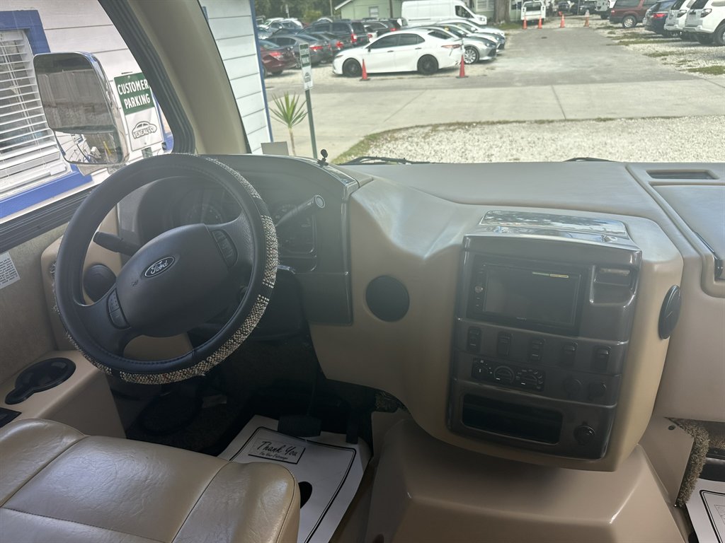 2015 Ford E-350 Super Duty