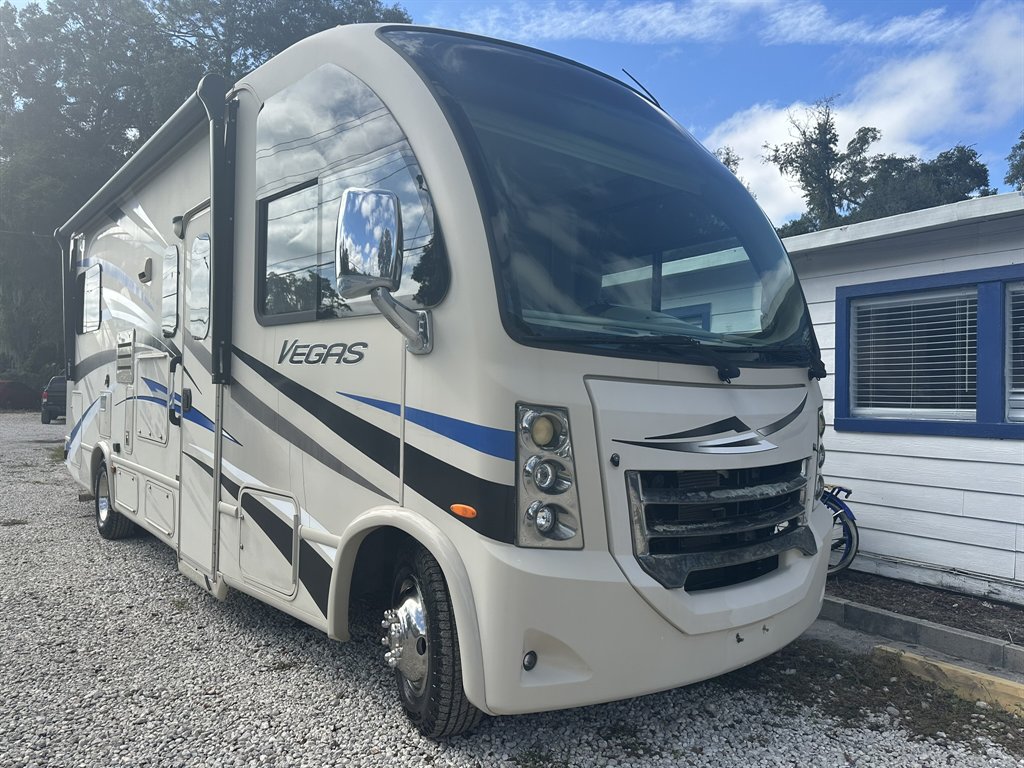 2015 Ford E-350 Super Duty