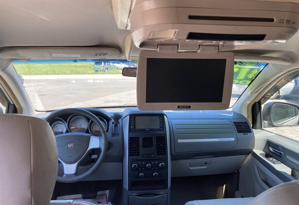 2008 Dodge Grand Caravan SXT photo