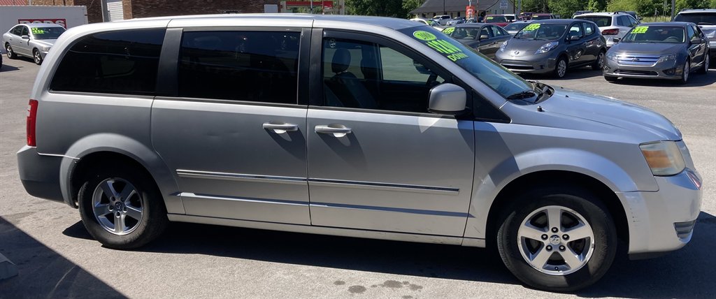 2008 Dodge Grand Caravan SXT photo