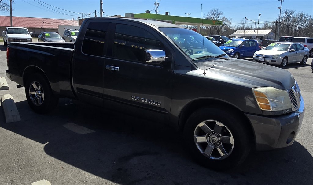 2005 Nissan Titan XE photo