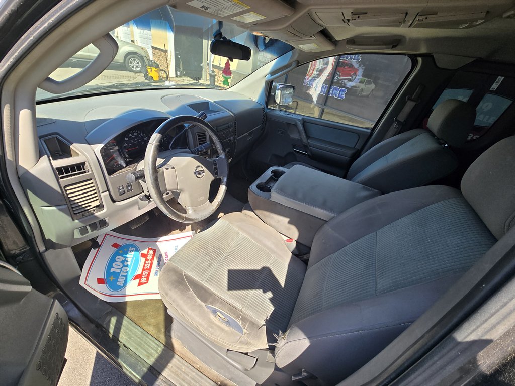 2005 Nissan Titan XE photo
