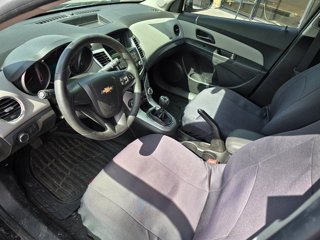 2014 Chevrolet Cruze LS Manual photo