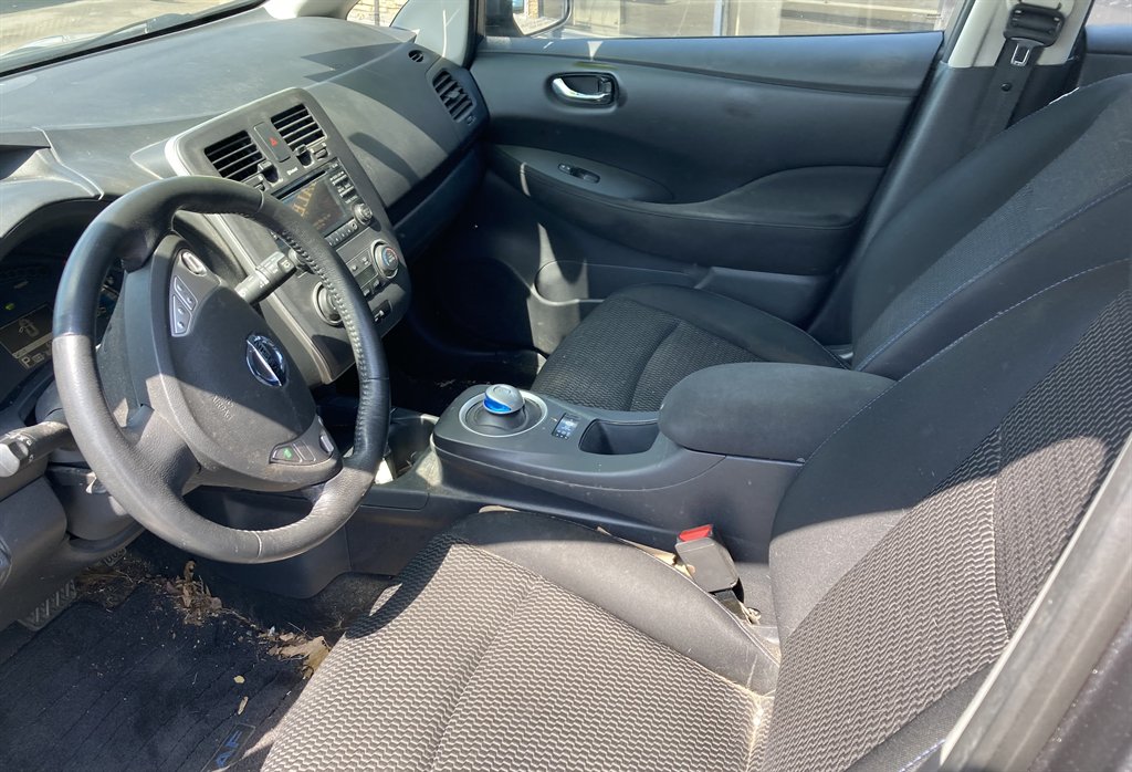 2015 Nissan LEAF S photo