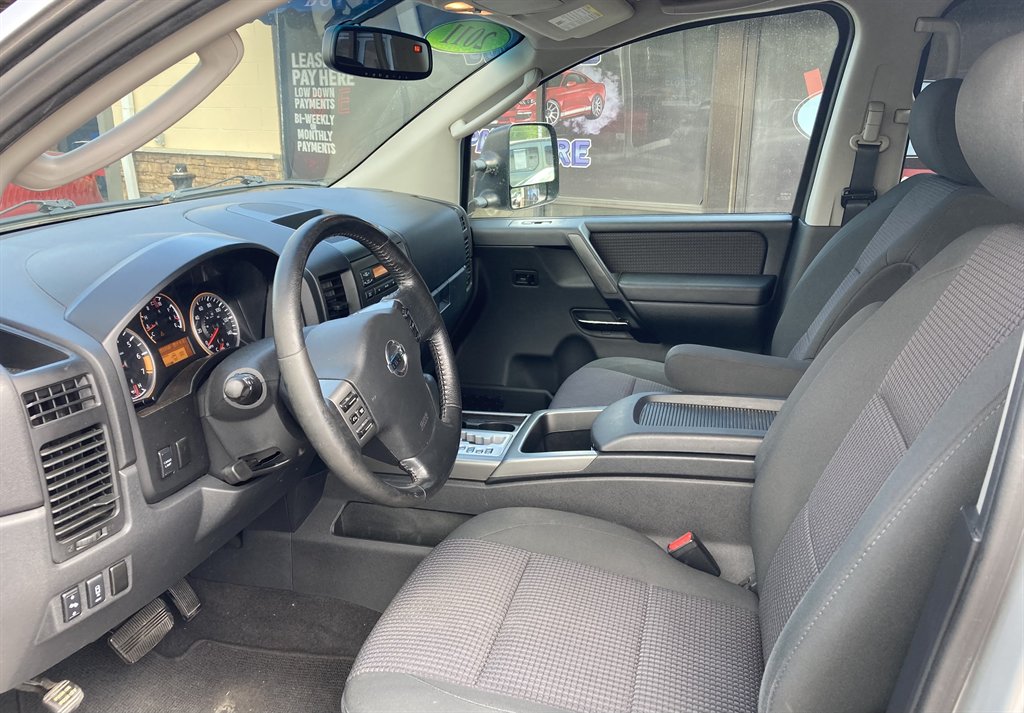 2011 Nissan Titan SV photo