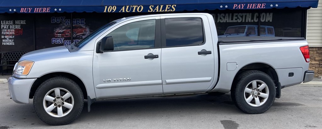 2011 Nissan Titan SV photo