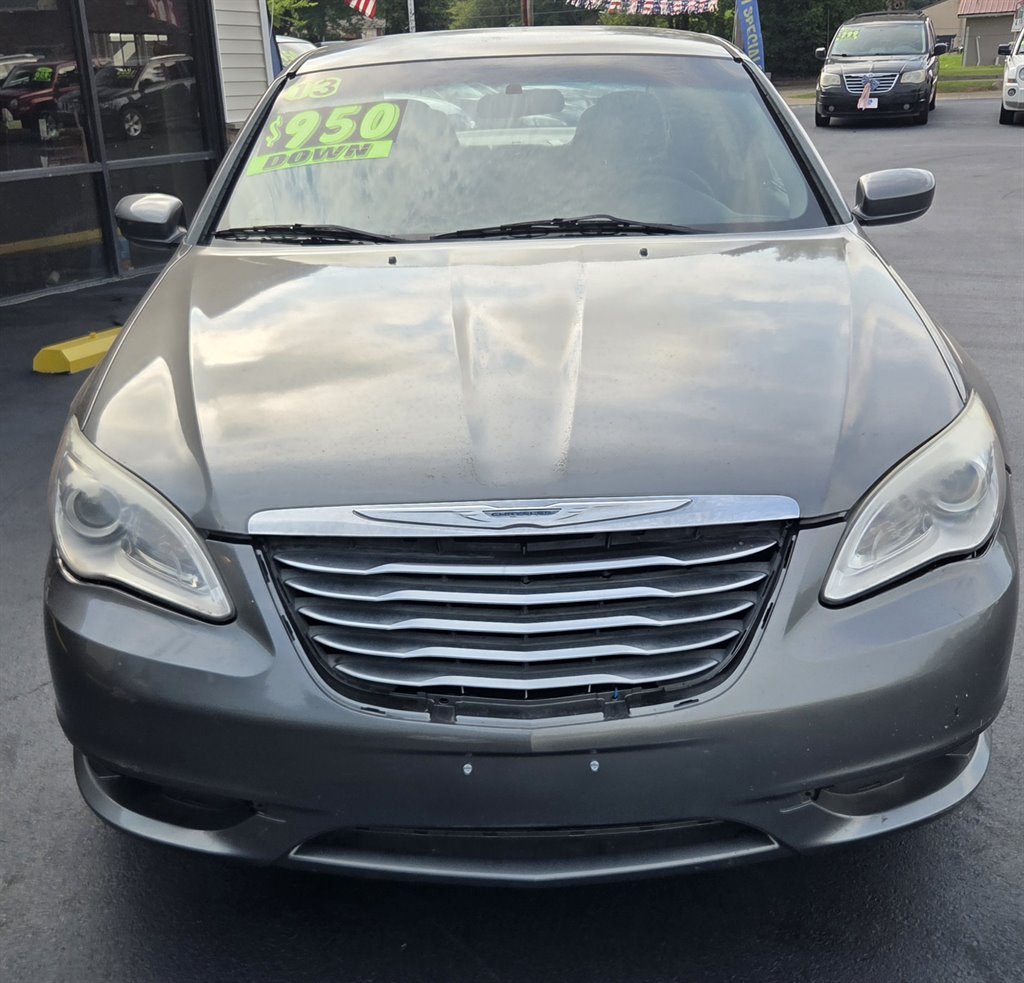 2013 Chrysler 200 - $7,995